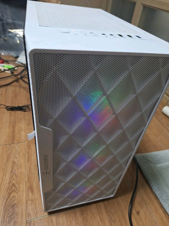 게이밍 컴퓨터 PC 본체 울트라5 225F RX5700 배그 오버워치 14400 14600 작업용 게임용 데스크탑 이미지