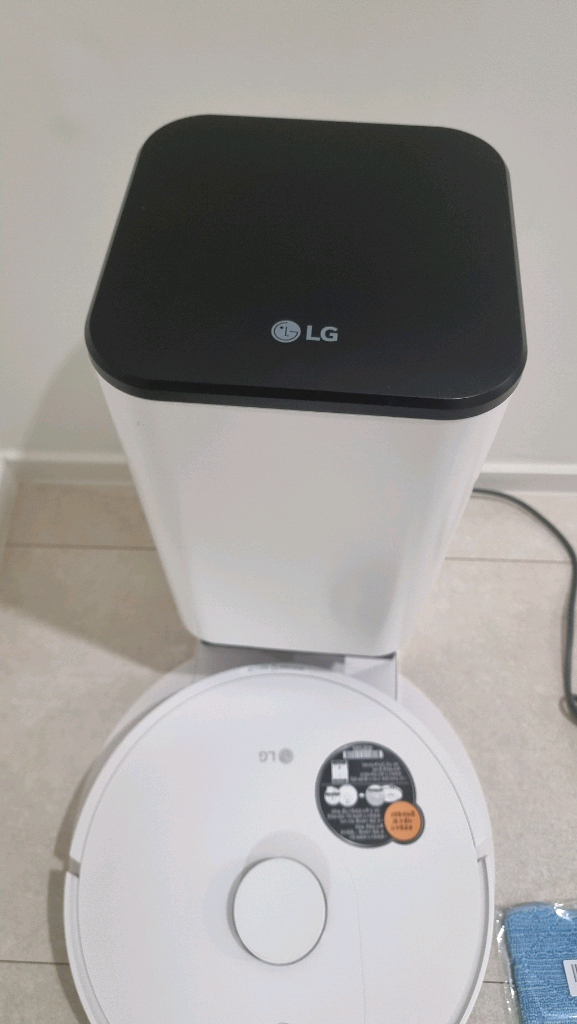 LG 로봇청소기 R5 판매해요 소모품들 새거포함 이미지