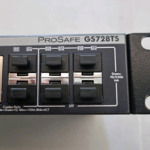 넷기어 GS728TS 24포트 스위치 이미지