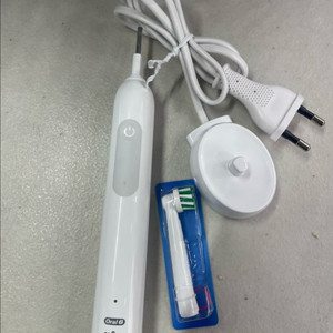 오랄비 전동칫솔 이미지