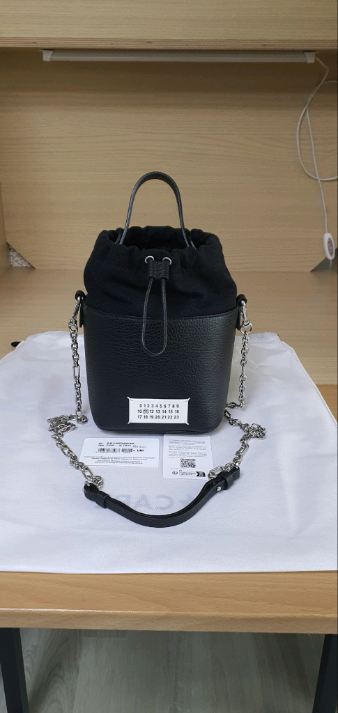 메종 마르지엘라 버킷백/크로스백 새상품급 정품(감정O)구찌프라다루이비통디올고야드샤넬셀린느보테가생로랑발렌시아가가방 이미지
