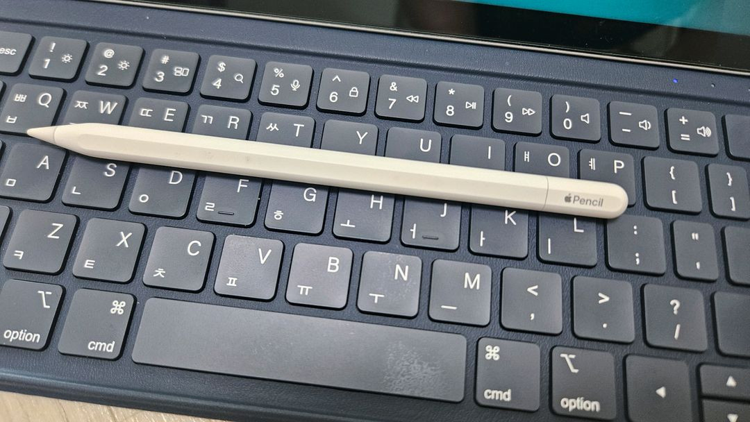 아이패드A16 wifi 128gb 실버, 애플펜슬usb-c, 호우 키보트커버 판매합니다 이미지