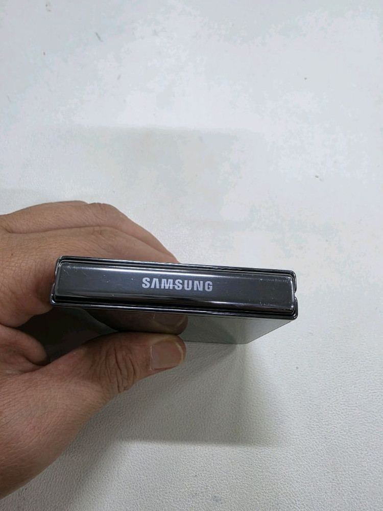 갤럭시 Z플립5 블랙 256GB 무잔상 이미지