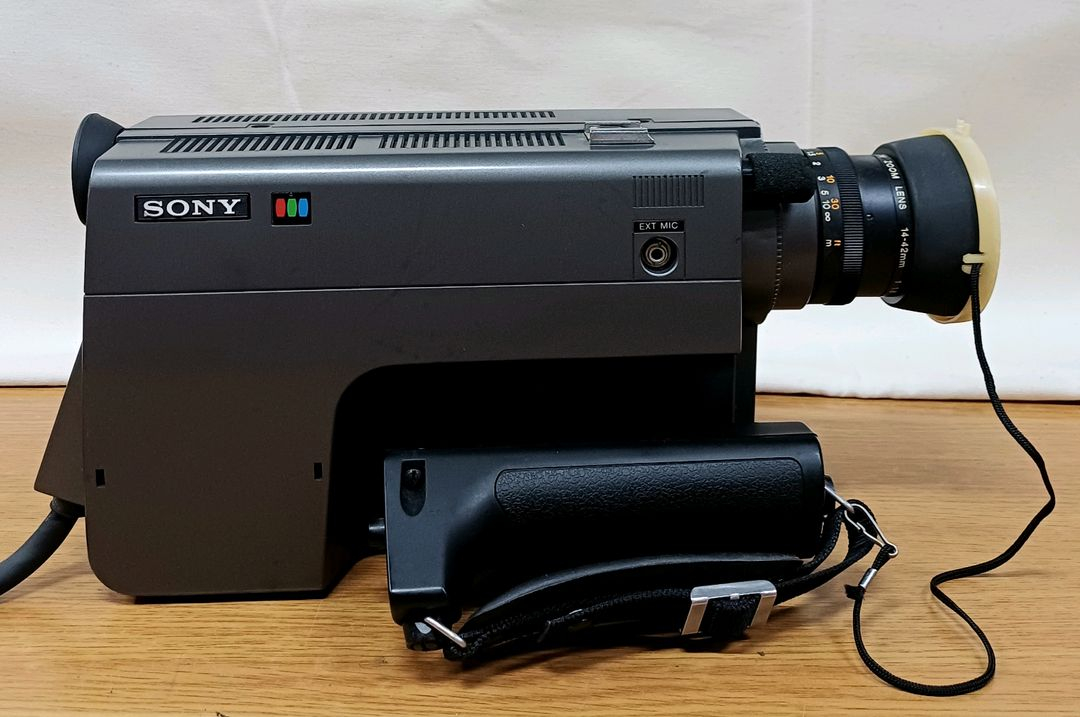 소니 최초의 비디오카메라 트리니콘 HVC-1100 이미지