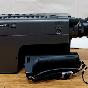 소니 최초의 비디오카메라 트리니콘 HVC-1100 이미지