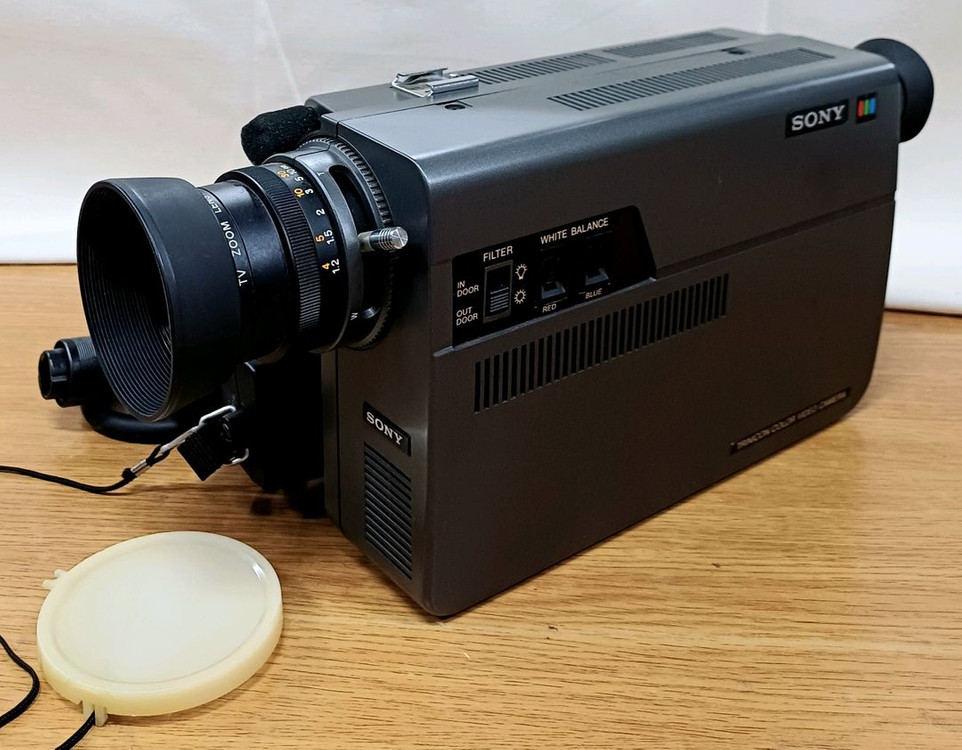 소니 최초의 비디오카메라 트리니콘 HVC-1100 이미지