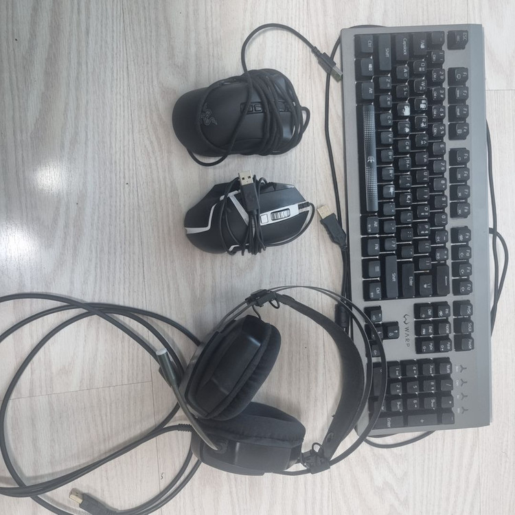 게이밍 pc 세트 3060ti, asus vg278qr, 데스에더 v2, 기계식 키보드, 헤드셋 이미지