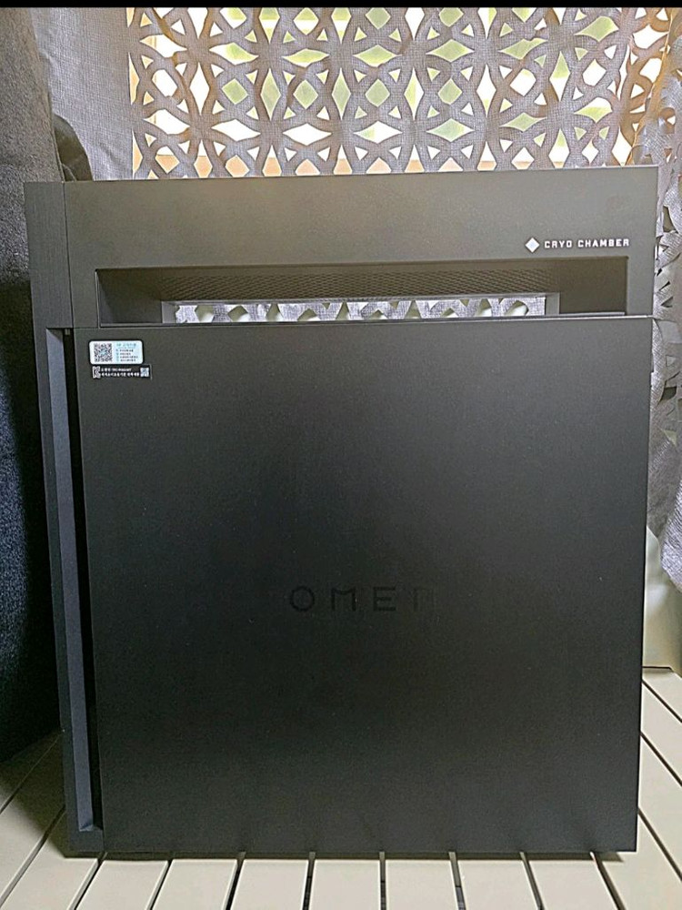 HP OMEN 45L GT22-3002KL RTX 5090 게이밍 데스크탑(미사용) 이미지