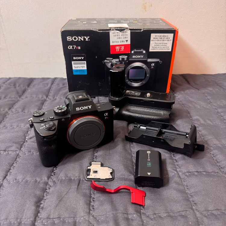 소니 A7R3 + 세로그립 이미지