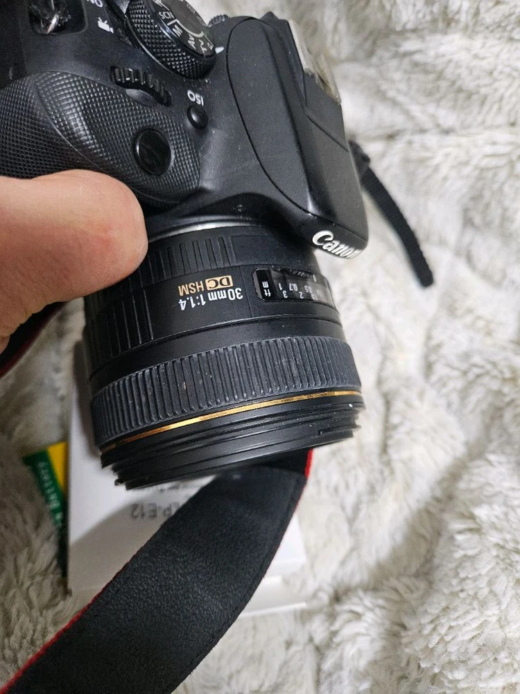 캐논 eos 100d +시그마 삼식이 렌즈 dslr 카메라 이미지