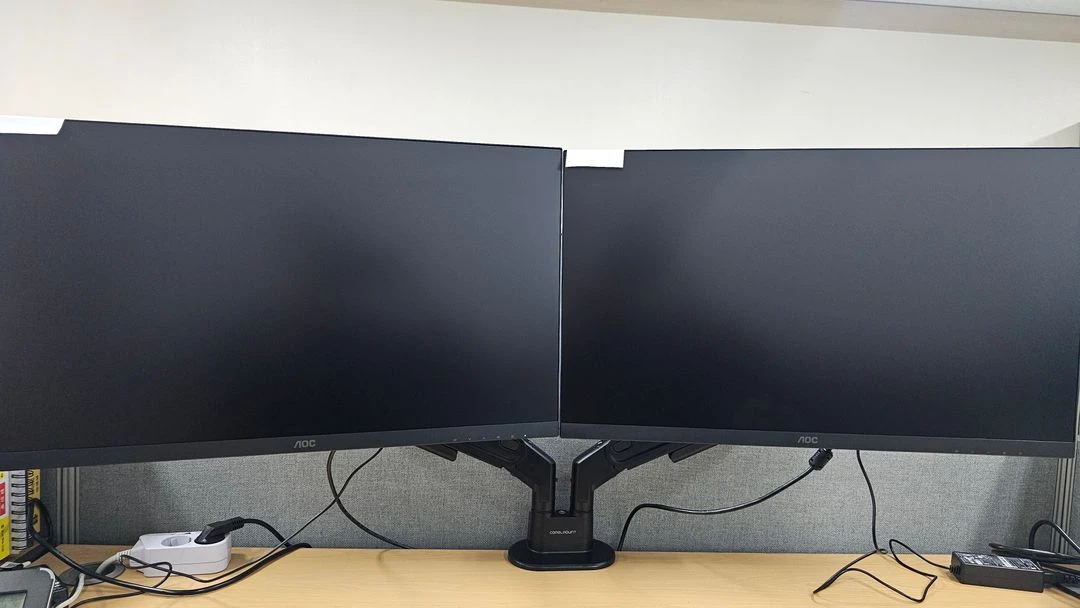 알파스캔 AOC Q27G40E 개봉만한 새상품 팝니다. 2개 있습니다. 이미지