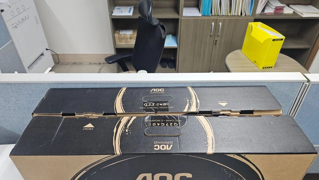 알파스캔 AOC Q27G40E 개봉만한 새상품 팝니다. 2개 있습니다. 이미지