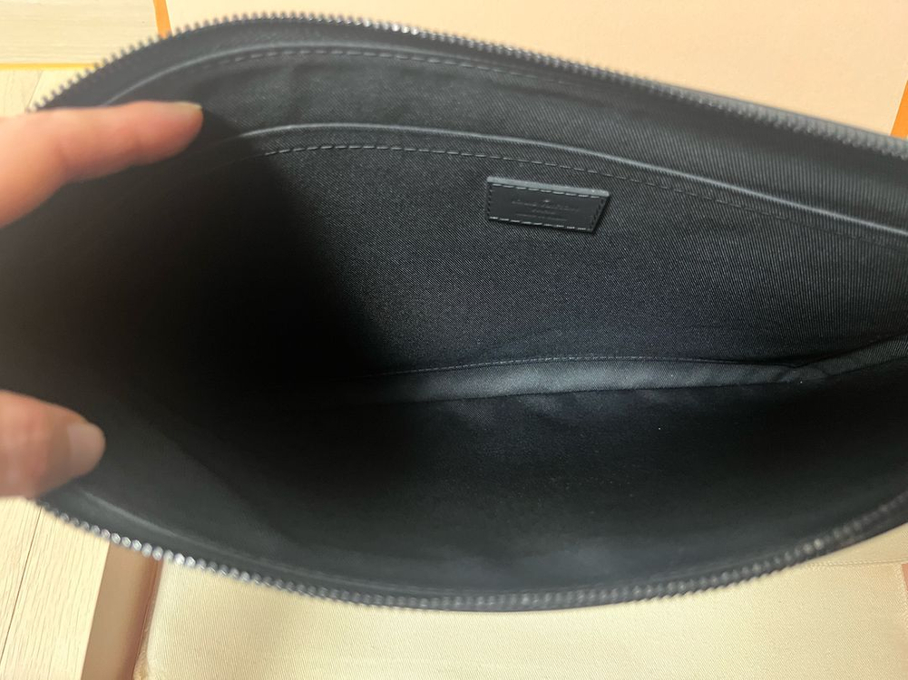 모노그램 섀도우 레더 포쉐트 클러치백 블랙 M62903 이미지