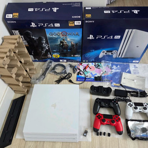 극상PS4Pro 1Tb화이트7218Box세트(SSD 1TB/펌웨어 9.0)패드3,충전기 이미지