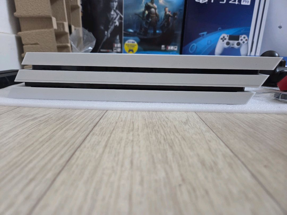 극상PS4Pro 1Tb화이트7218Box세트(SSD 1TB/펌웨어 9.0)패드3,충전기 이미지