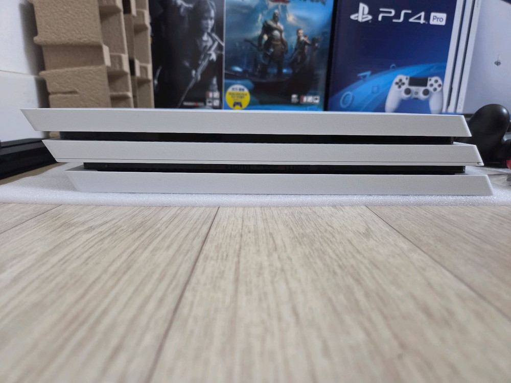 극상PS4Pro 1Tb화이트7218Box세트(SSD 1TB/펌웨어 9.0)패드3,충전기 이미지