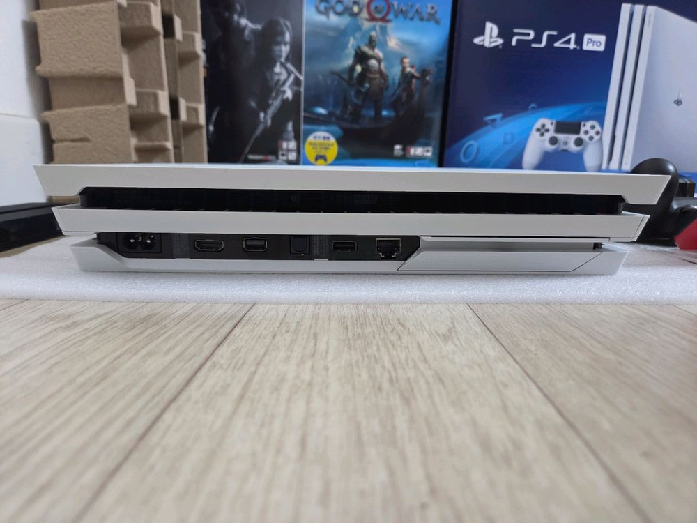 극상PS4Pro 1Tb화이트7218Box세트(SSD 1TB/펌웨어 9.0)패드3,충전기 이미지