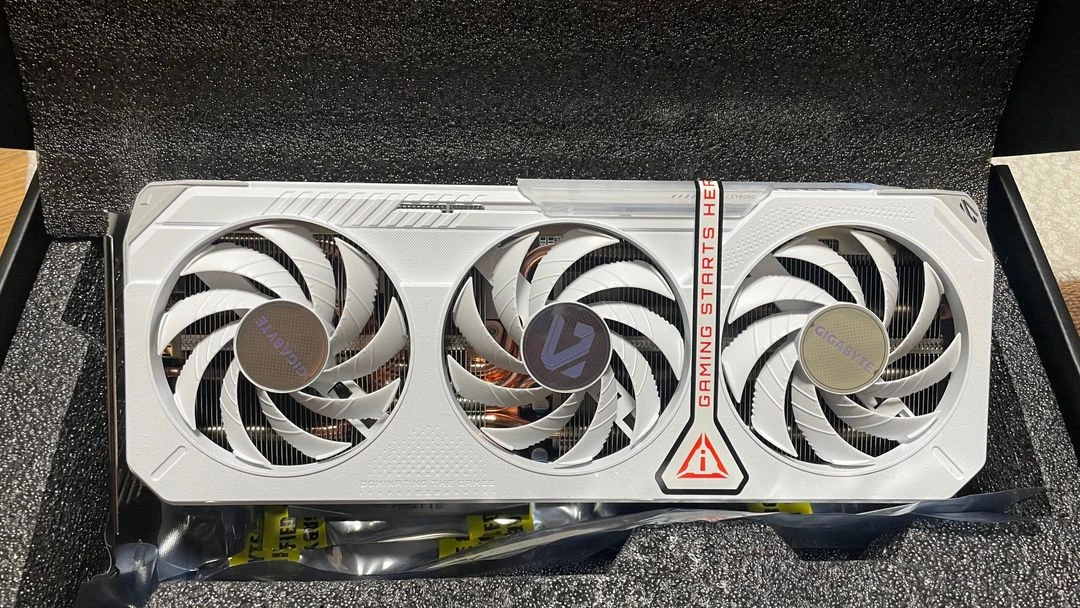 RX 9060 XT 16g 3팬 화이트 팝니다.[가격인하] 이미지