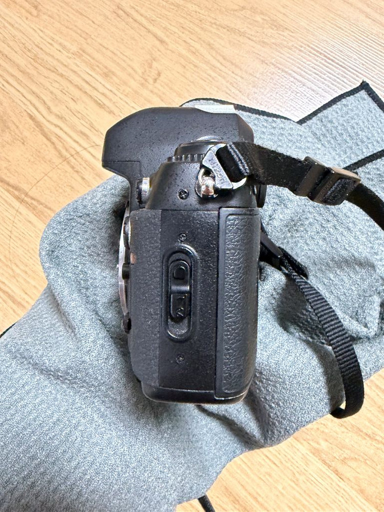 니콘 Nikon F100 SLR 필름 카메라 판매합니다. 이미지