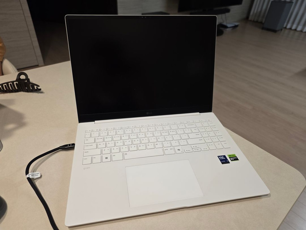 lg 그램 노트북 rtx5050/ 16z90tr-ea5hk 단순 개봉품 이미지