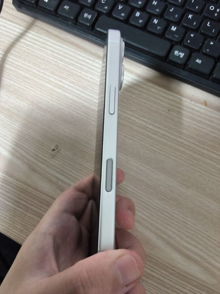 아이폰 17 화이트 자급제 256gb 이미지