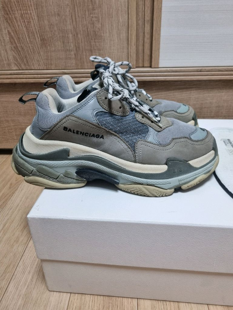 발렌시아가 트리플s 그레이 41사이즈 이미지