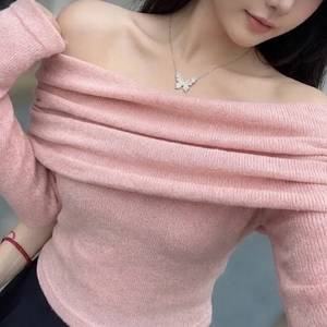 오프숄더 니트 블라우스 이미지