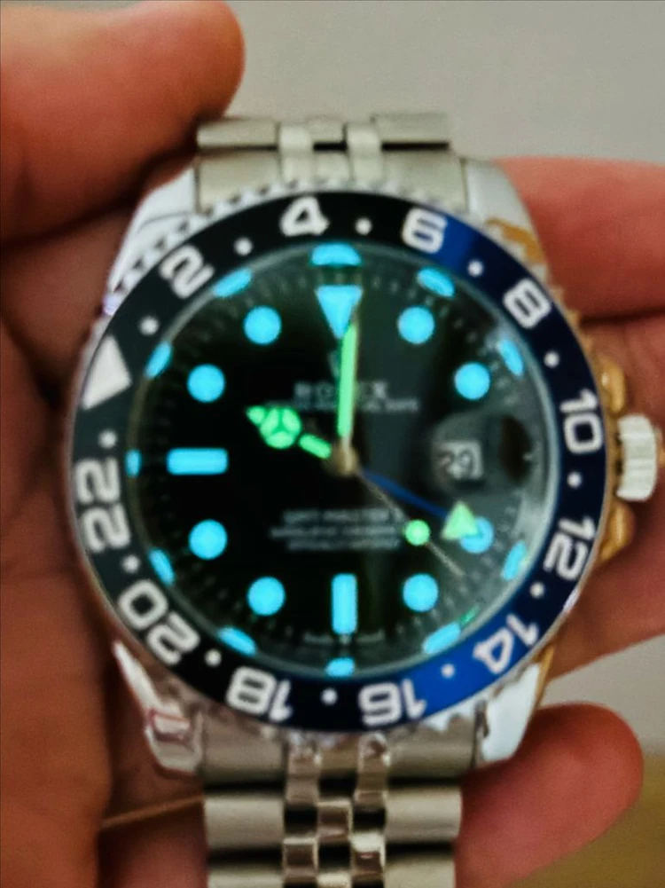 GMT 마스터 시계 이미지