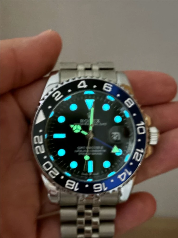 GMT 마스터 시계 이미지