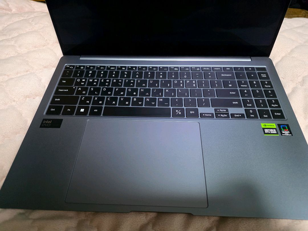 삼성 갤럭시북4 울트라 NT960XGL-X94A 16인치 모델 이미지