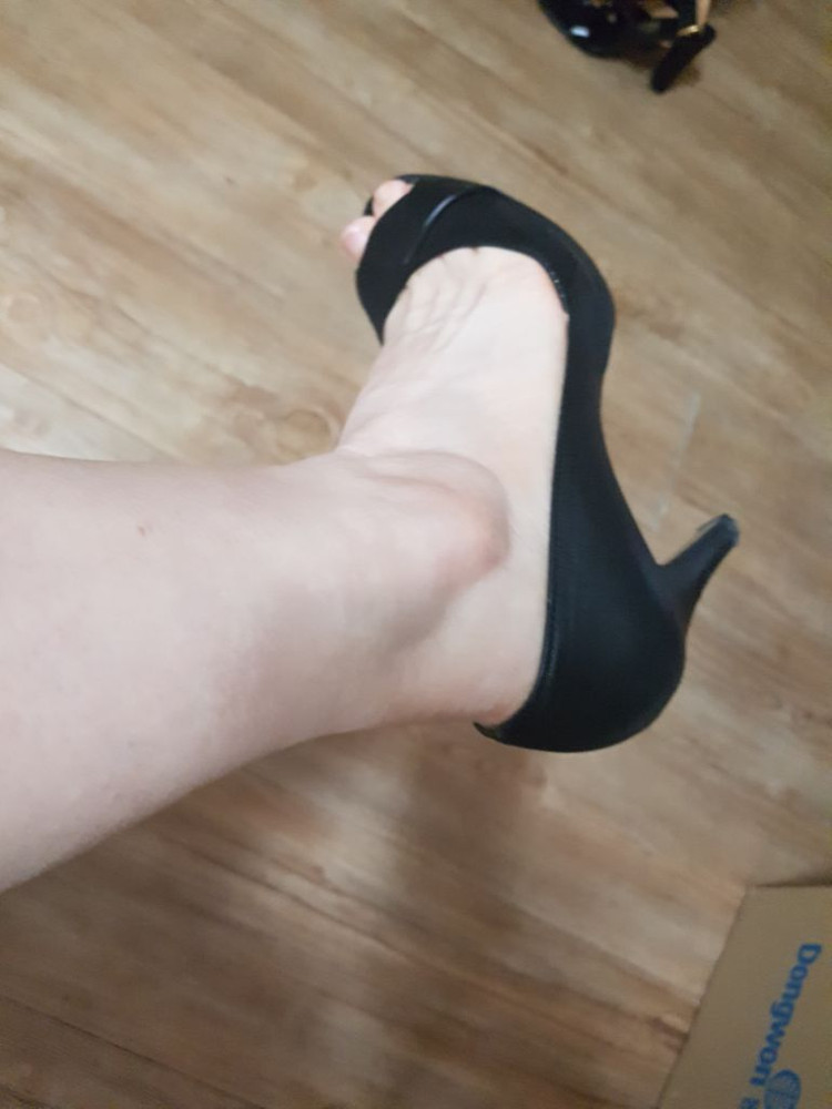 발렌시아가 하이힐 이미지