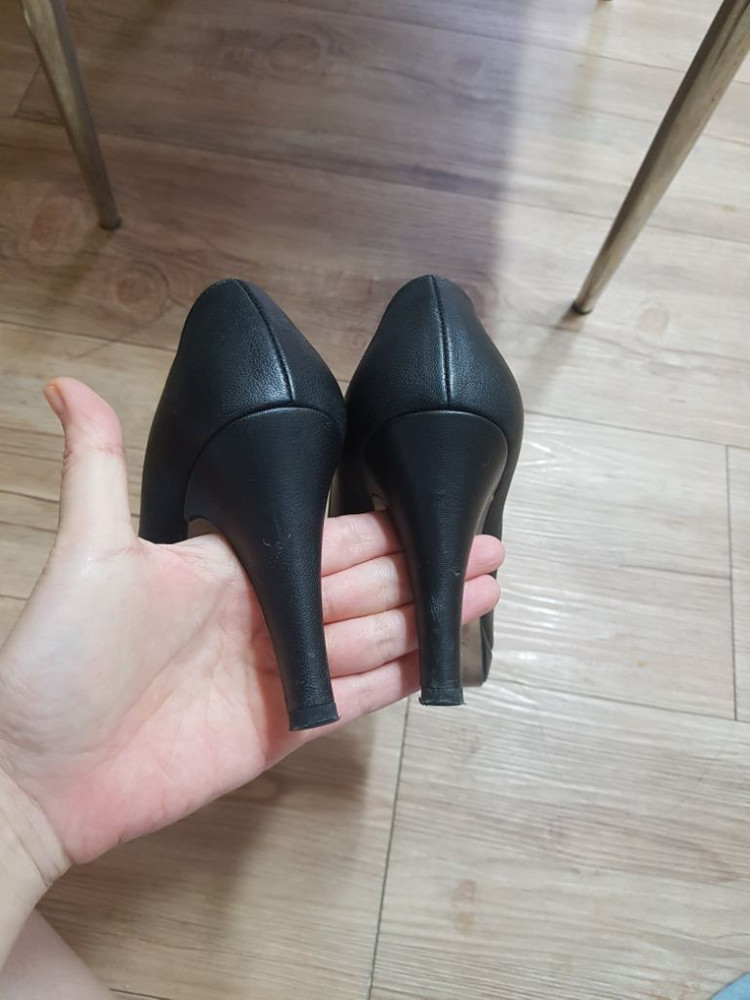 발렌시아가 하이힐 이미지