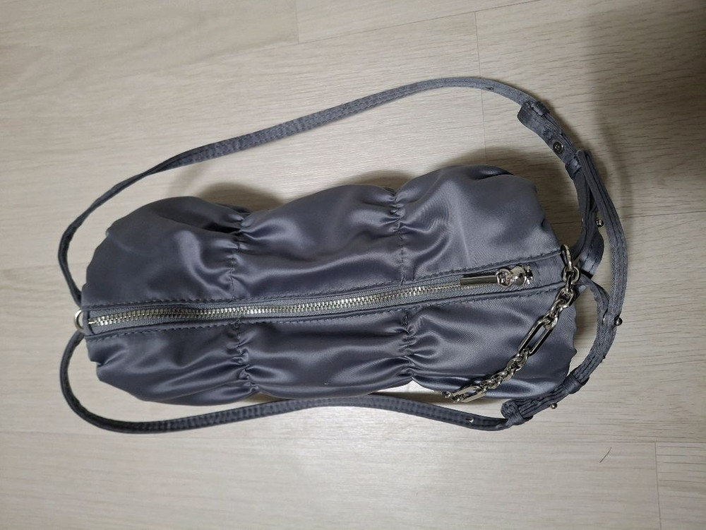 리본 숄더백,자라 셔링 체인 숄더백 블루,자라가방,미니백,핸드백,새틴,ZARA 이미지
