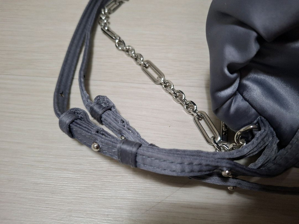 리본 숄더백,자라 셔링 체인 숄더백 블루,자라가방,미니백,핸드백,새틴,ZARA 이미지