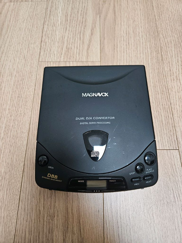 AMAGNAVOX CDP AZ6832 입니다. 이미지