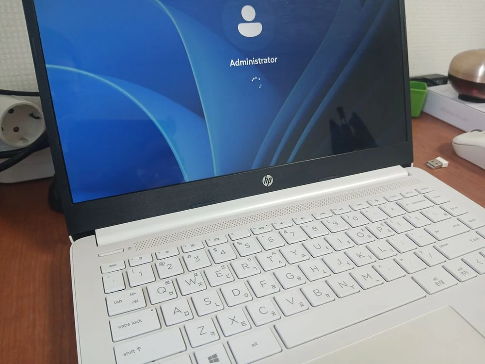 HP 파빌리온 15-P239TU i3-5010U 화이트 사무용 노트북 팝니다 이미지