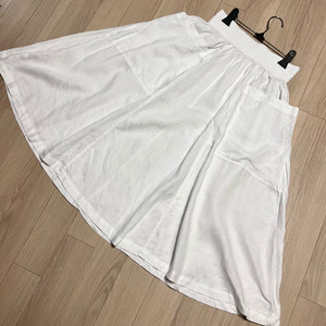 도나카란뉴욕 DKNY 린넨100% 밴딩 플레어 스커트 롱치마 화이트 흰색 휴가룩 휴양지 여행룩 이미지