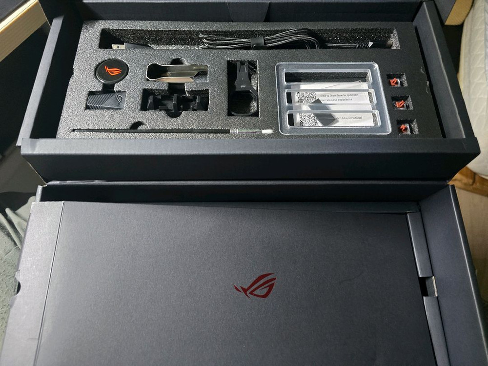 ASUS AZOTH 갈축 이미지