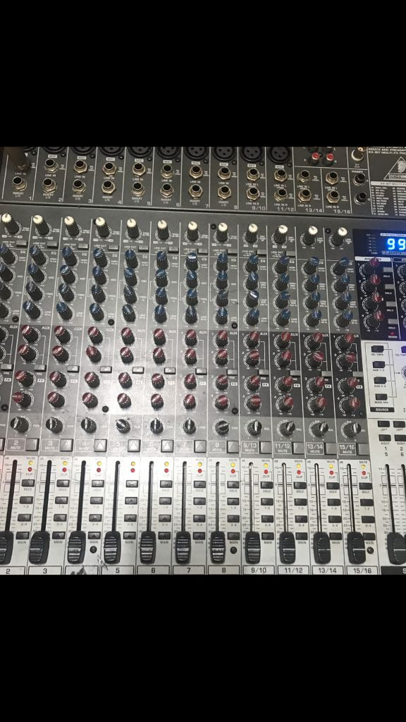 베링거 XENYX2442FX 믹싱 콘솔 이미지