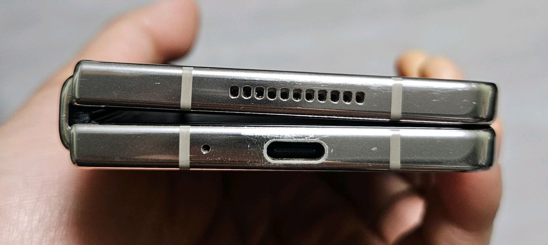 갤럭시 Z폴드4 베이지 256GB 싸게 팝니다. 이미지