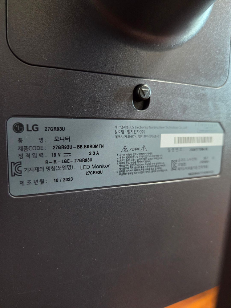 LG 27인치 4K 144Hz UHD모니터 이미지