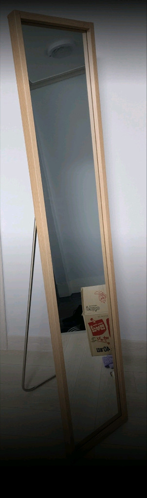 전신거울 이미지