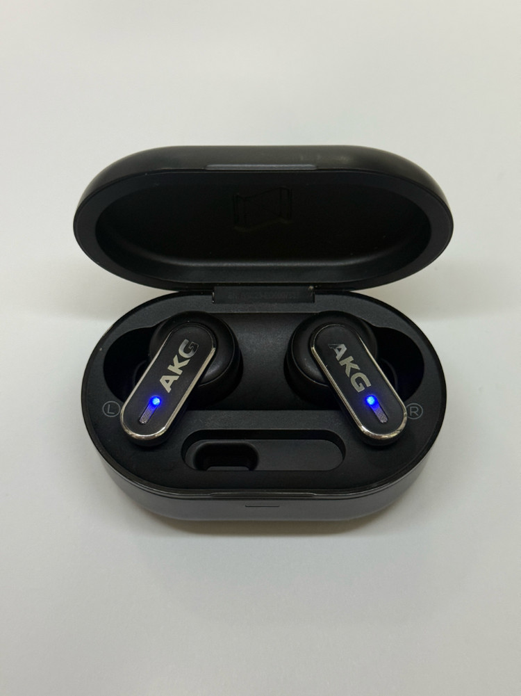 AKG N5 하이브리드 이어폰 이미지