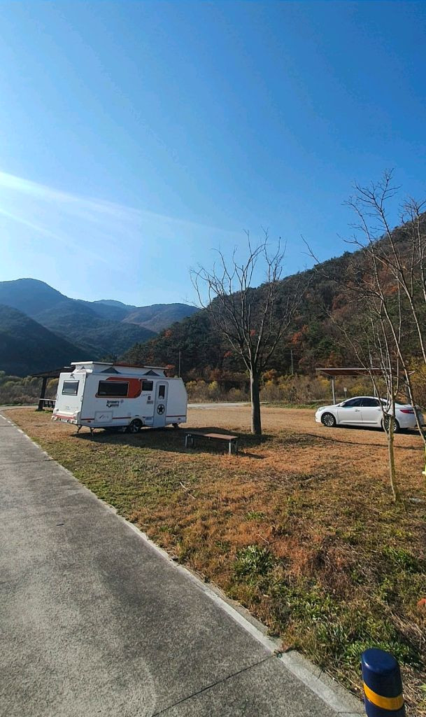 부산 울산 창원 경남 카라반 팝니다 지하주차장 주차가능 화장실 샤워장 루프폴딩 캠핑카 팝업텐트 텐트트레일러 이미지