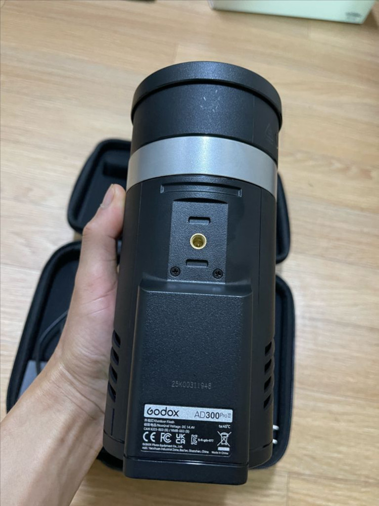 고독스 AD300Pro II 2세대 아웃도어 플래시 이미지