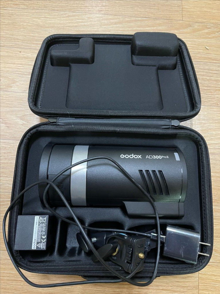 고독스 AD300Pro II 2세대 아웃도어 플래시 이미지