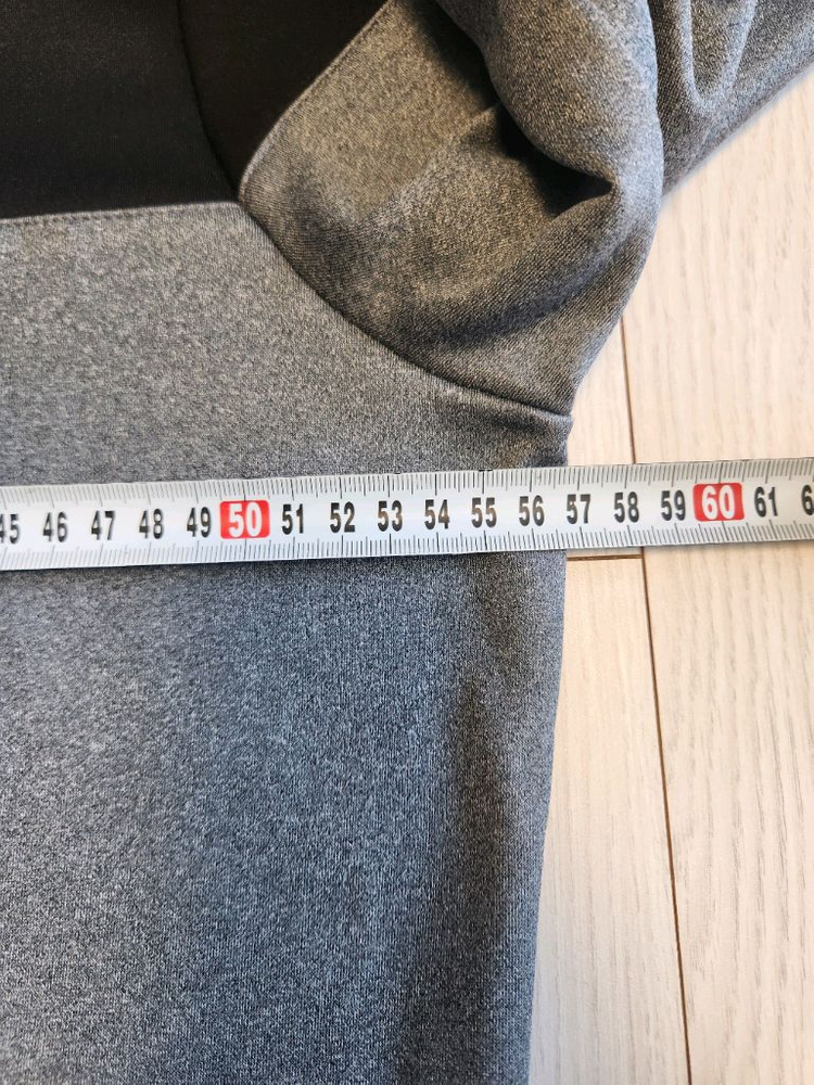 푸마 기모 트랙탑 집업 저지 사이즈100L기모라 내부 보폴 조금 있는 정도이고 거의 새상품급이에요^^여러 중고사이트 이미지