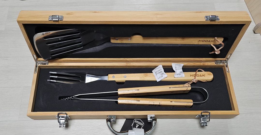 모닥 바베큐 비비큐 BBQ 툴 세트 원목 뱀부 우드케이스 집게 포크 뒤집개 미사용 판매 합니다 이미지