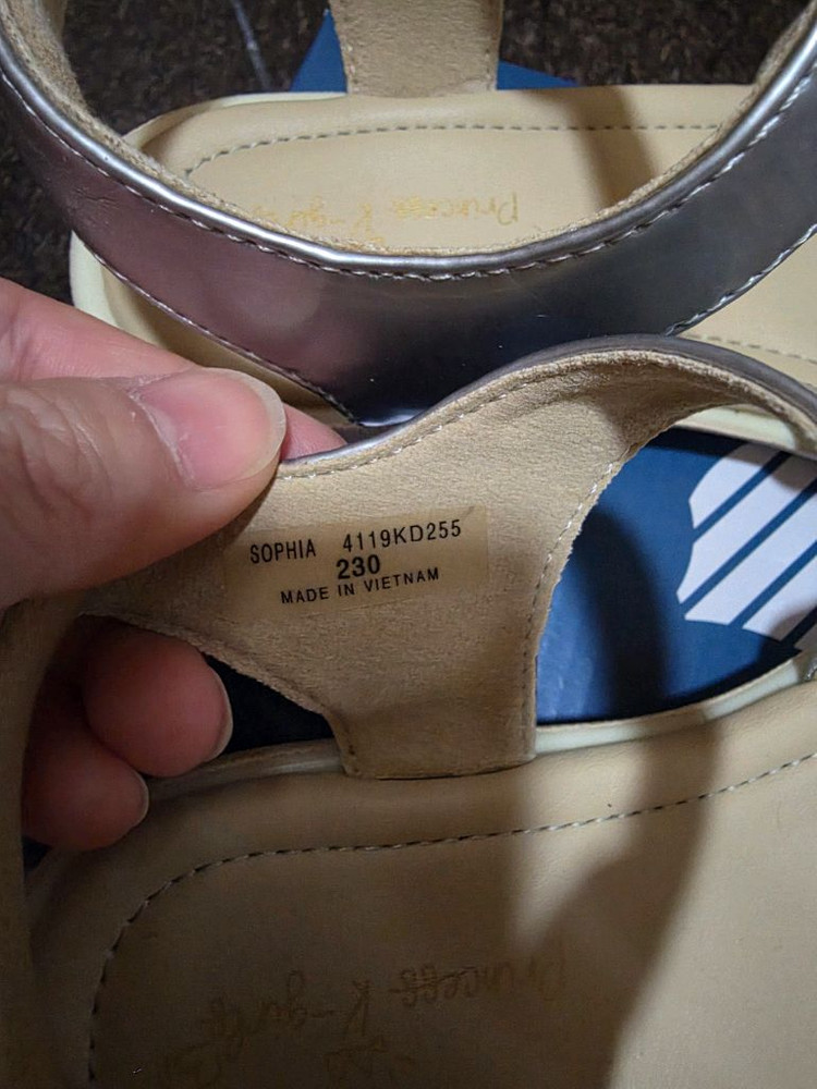 여아 샌들 230 사이즈. K.SWISS 샌들 230. 이미지