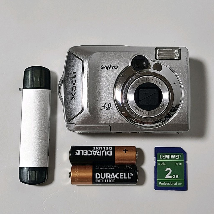 산요 작티 DSC-S4 빈티지 디카 디지털 카메라 이미지